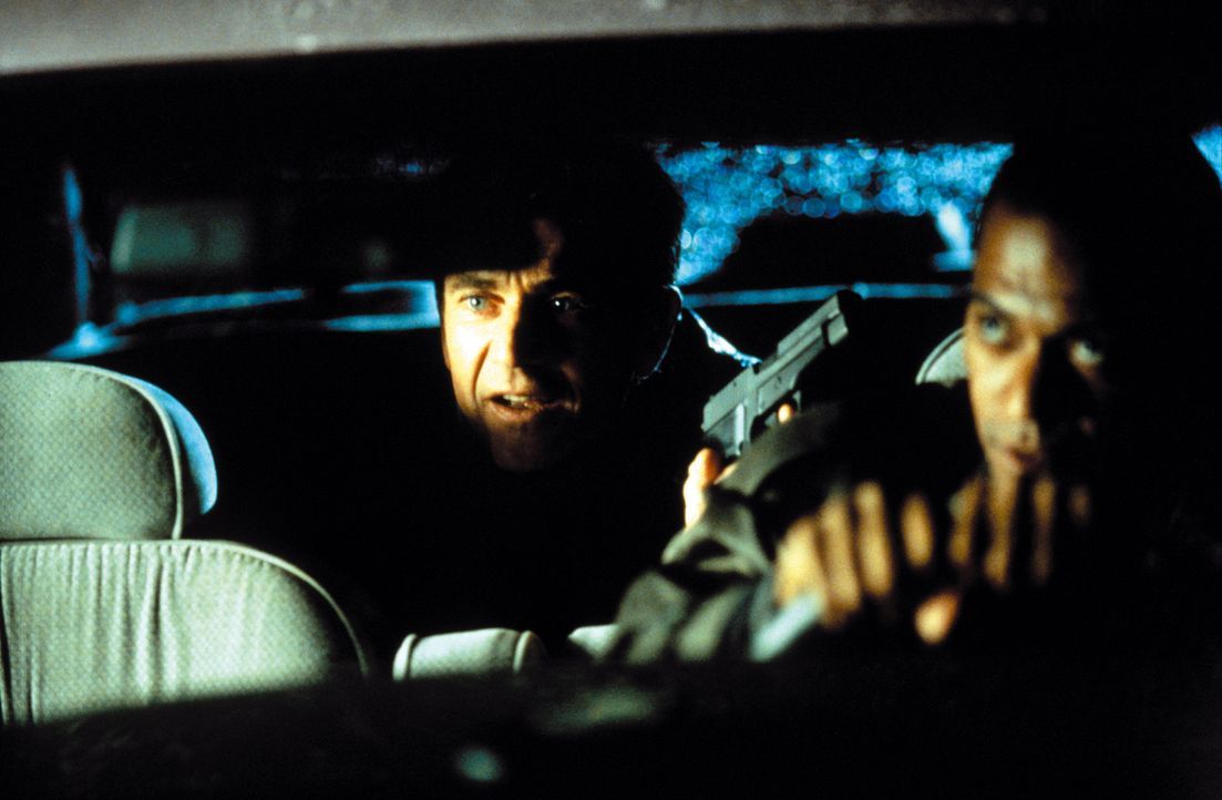 Ohne es zu wissen, wurde Jerry Fletcher (Mel Gibson, l.) vor Jahren zum Killer ausgebildet. Als er erfährt, dass Agent Lowry (Cylk Cozart, r.) gar n... - Bildquelle: Warner Bros. Pictures