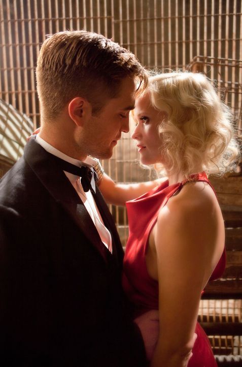 Hat ihre verbotene Liebe eine Chance? Jacob (Robert Pattinson, l.) und Marlena (Reese Witherspoon, r.) ... - Bildquelle: David James 2011 Twentieth Century Fox Film Corporation. All rights reserved.
