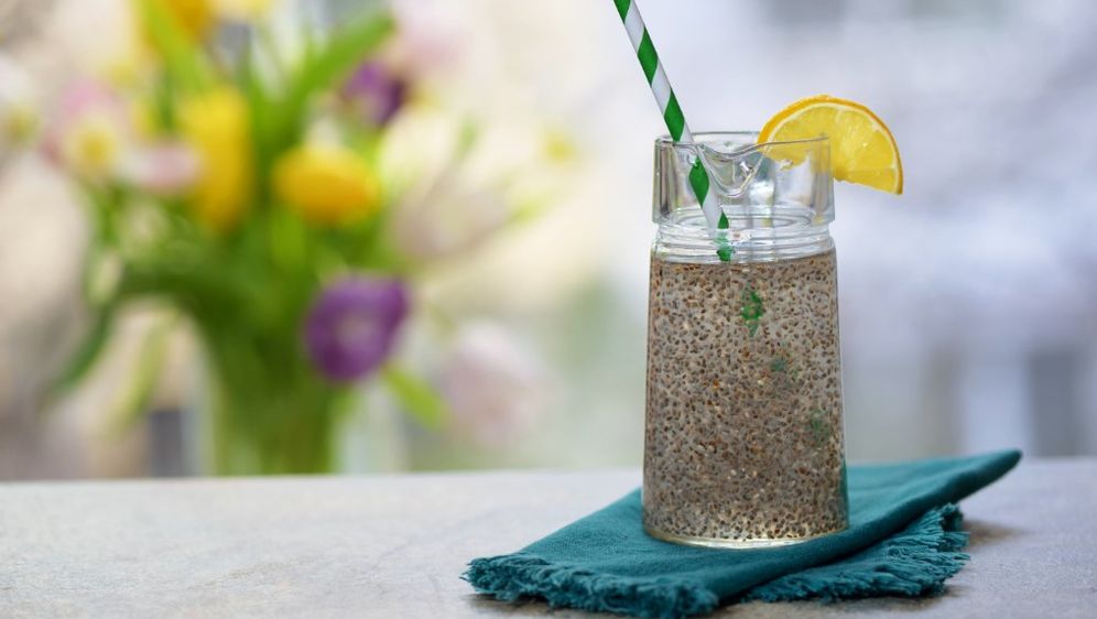 Abnehmen mit ChiaWasser So wird der DetoxDrink angemixt