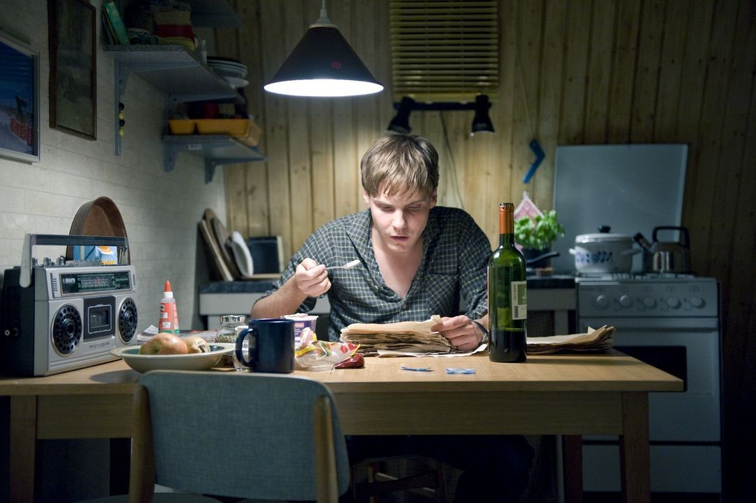 David (Daniel Brühl) ist ein ausgezeichneter Kellner, der unauffällig und ruhig seine Gäste bedient und so auch keine Chancen bei den Frauen. Doc... - Bildquelle: Warner Brothers