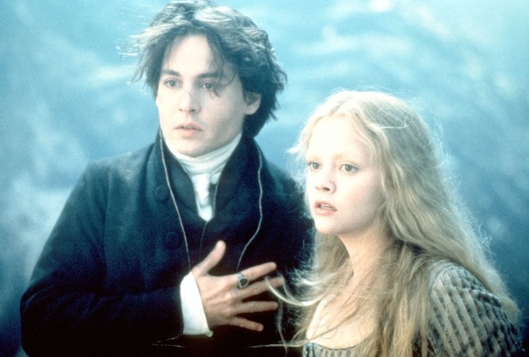 Ichabod Crane (Johnny Depp, l.) und Katrina (Christina Ricci, r.) müssen gar Schreckliches mitansehen ... - Bildquelle: Constantin Film
