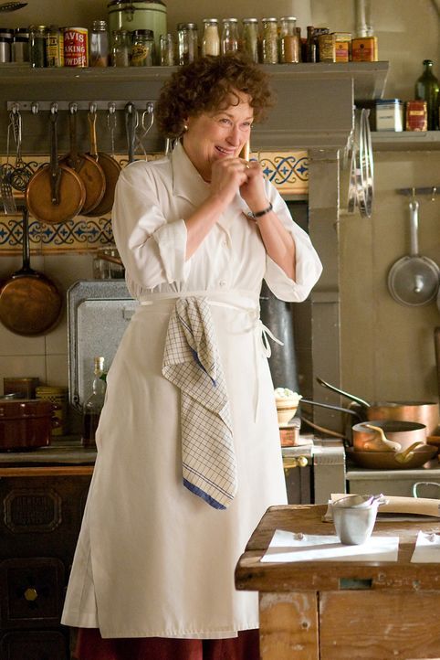 Paris 1949: Gelangweilt von ihrem Hausfrauendasein sucht Julia Child (Meryl Streep) eine Aufgabe und schreibt deshalb ein Kochbuch, das sie berühmt... - Bildquelle: 2009 Columbia Pictures Industries, Inc. All Rights Reserved.