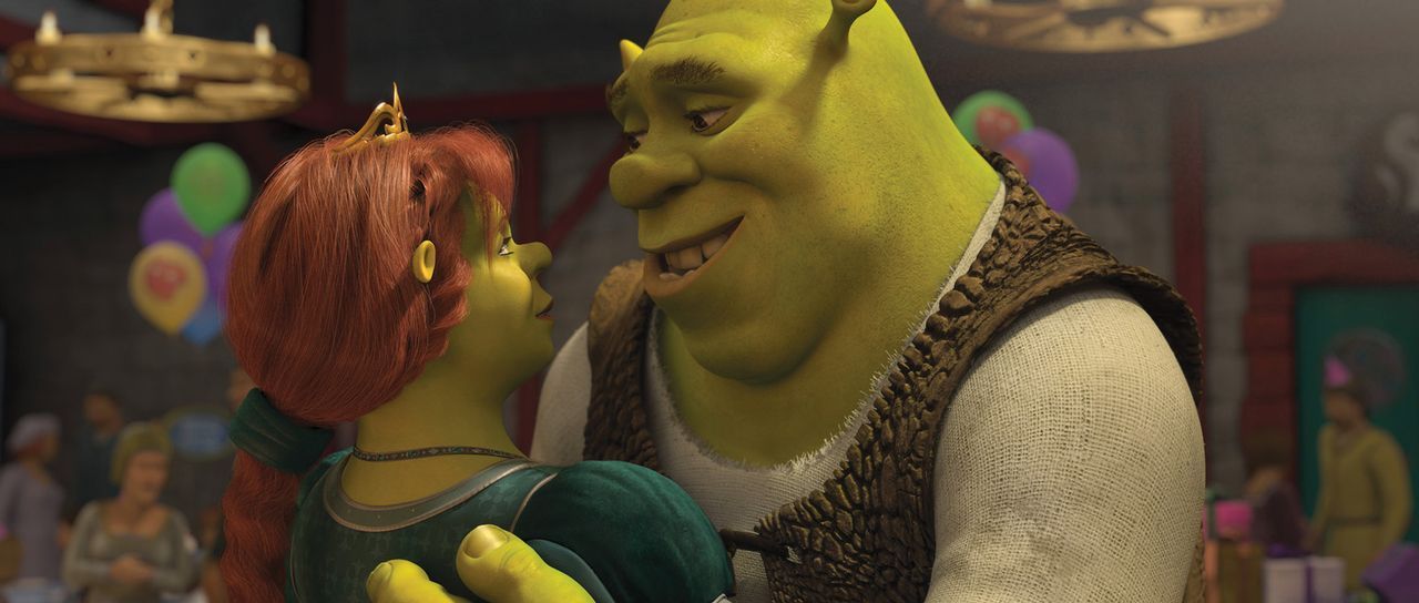 Eigentlich führt Shrek (r.) ein perfektes Leben: Er hat in Fiona (l.) eine fürsorgliche Ehefrau gefunden und ihre  drei kleinen Oger-Babys halten... - Bildquelle: 2012 DreamWorks Animation LLC. All Rights Reserved.
