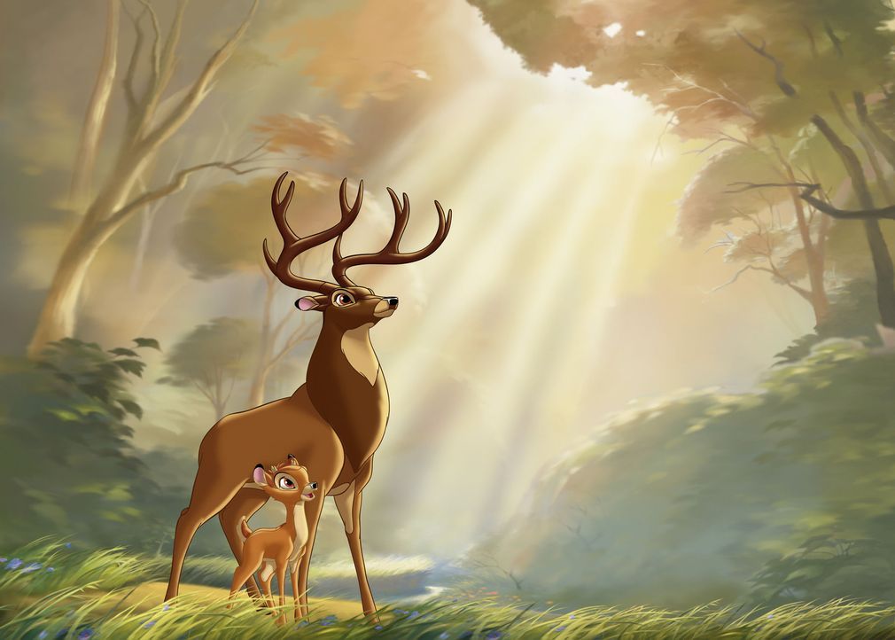Nachdem Bambi (vorne) seine Mutter verloren hat, muss sein Vater (hinten), der Herr der Wälder, den jungen Hirsch allein aufziehen. Doch das ist ga... - Bildquelle: Disney  All rights reserved