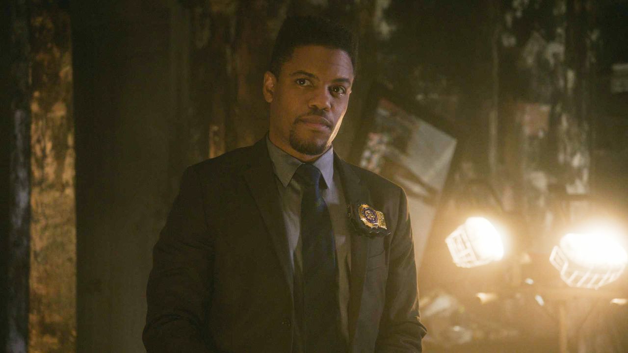 Auch Detective Marcus Bell (Jon Michael Hill) zeigt vollen Einsatz, um Watson und Sherlock bei den Ermittlungen zu helfen ... - Bildquelle: 2018 CBS Broadcasting, Inc. All Rights Reserved.