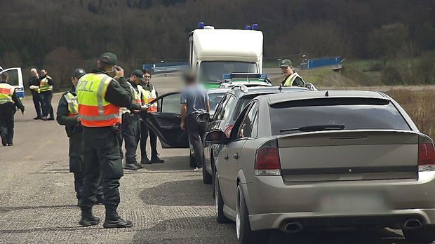 110 Notruf Autobahn - 110 Notruf Autobahn - Staffel 1 Episode 4: Ein Lkw In Flammen: Das Passiert Auf Deutschen Straßen