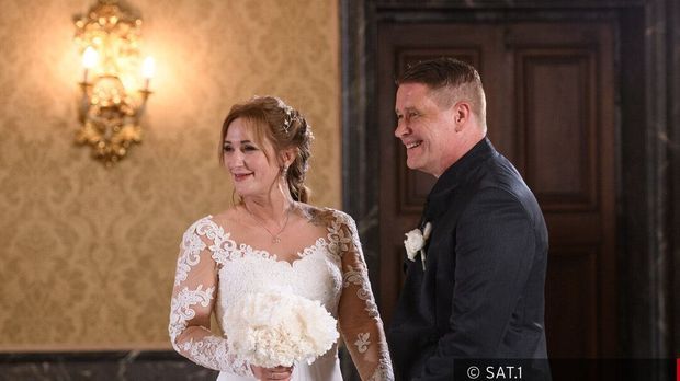 Hochzeit Auf Den Ersten Blick - Hochzeit Auf Den Ersten Blick - Staffel 8 Episode 4: Ralf Und Manuela: Holprig Aber Entschlossen In Die Zukunft