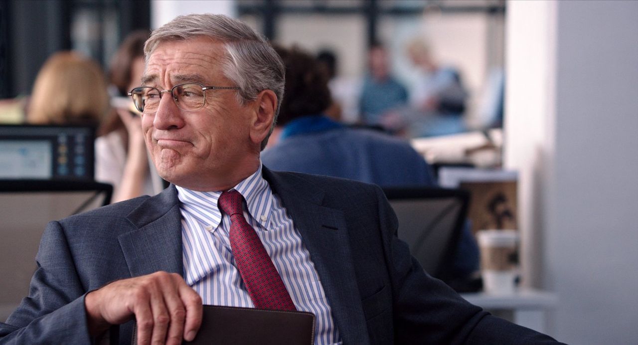 Obwohl sich der 70-jährige Ben Whittaker (Robert De Niro) seinen Ruhestand eigentlich leisten könnte, hat er keine Lust auf das Nichtstun ... - Bildquelle: Warner Brothers