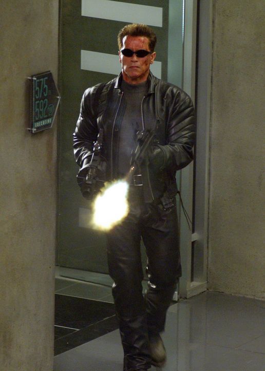 Im Einsatz für die Gerechtigkeit: T-800 (Arnold Schwarzenegger) ... - Bildquelle: 2004 Sony Pictures Television International. All Rights Reserved.