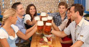 Oktoberfest-Party: Ideen zur Deko und zum Essen | SAT.1 ...