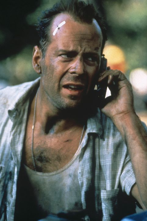 Obwohl John McClane (Bruce Willis) eigentlich momentan vom Dienst suspendiert ist, muss er einen wunderschönen Kater links liegen lassen und seinen... - Bildquelle: 20th Century Fox