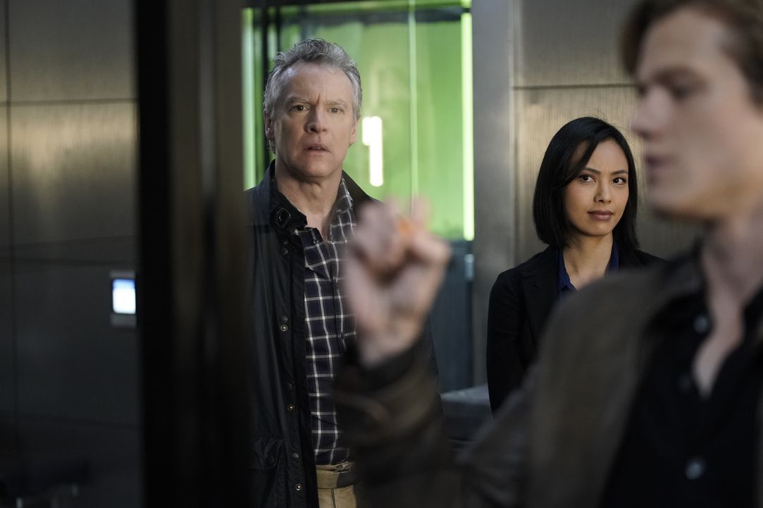 (v.l.n.r.) James MacGyver (Tate Donovan); Desi (Levy Tran); MacGyver (Lucas Till) - Bildquelle: Jace Downs 2019 CBS Broadcasting, Inc. All Rights Reserved / Jace Downs