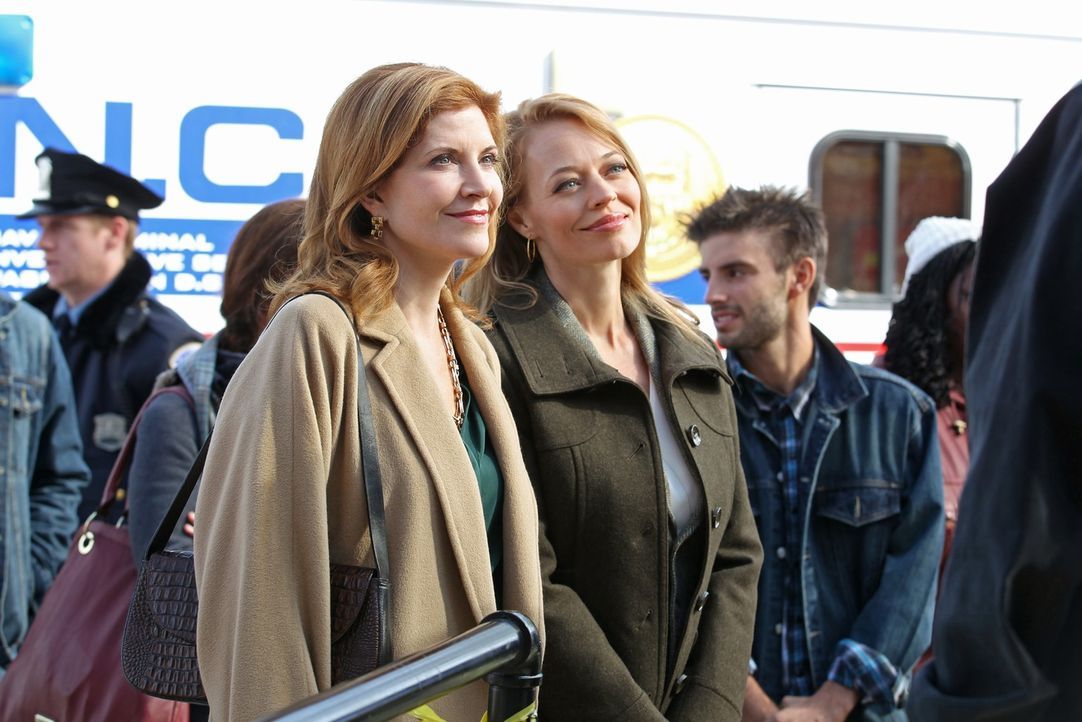 Während das NCIS-Team auf der Suche nach Antworten in einem neuen Fall ist, bekommt Gibbs Besuch von seinen zwei Ex-Frauen Rebecca Chase (Jeri Ryan,... - Bildquelle: CBS Television