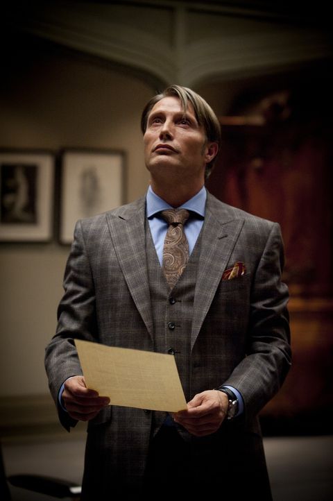Nach außen hin macht Dr. Hannibal Lecter (Mads Mikkelsen) den Eindruck, ein lupenreiner Gentleman zu sein, doch seine wahre Identität ist alles an... - Bildquelle: 2012 NBC Universal Media, LLC