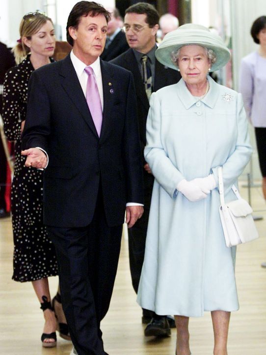 Sir-Paul-McCartney-Queen-Elizabeth-02-07-25-AFP - Bildquelle: AFP