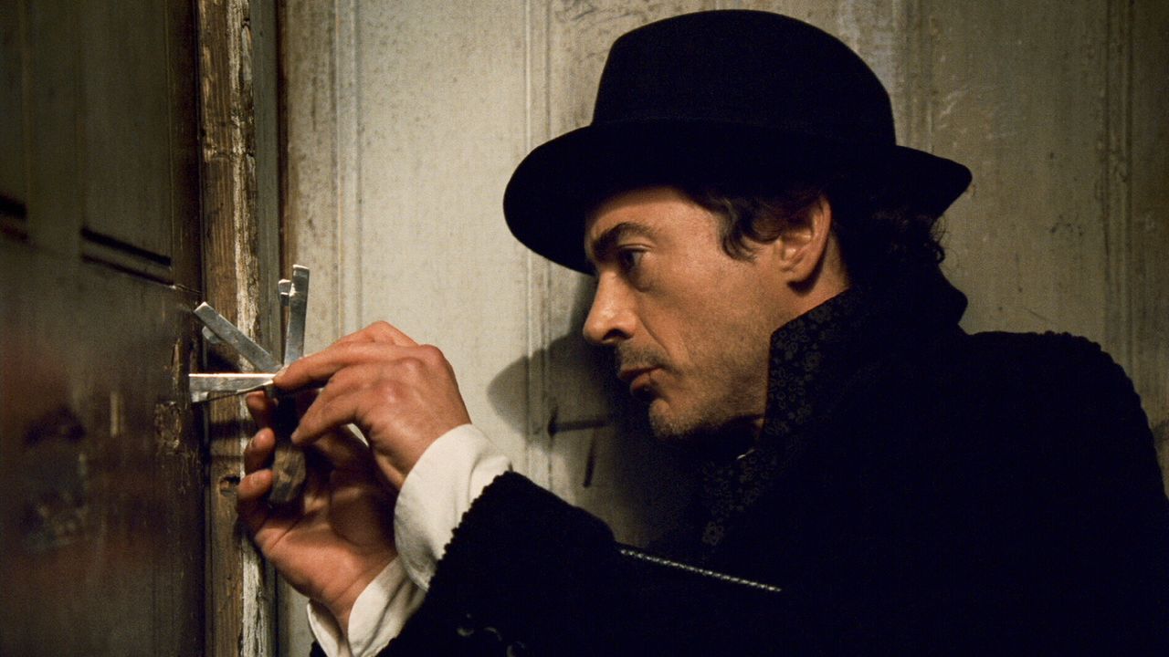 Nimmt es mit den gesetzlichen Bestimmungen nichts so ganz genau: Sherlock Holmes (Robert Downey Jr.) ... - Bildquelle: Warner Brothers