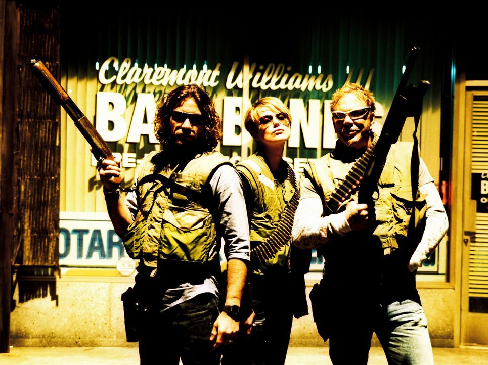 Brutales Dreiergespann: Der "Bounty Squad" (v.l.n.r.: Edgar Ramirez, Keira Knightley, Mickey Rourke) ... - Bildquelle: Constantin Film