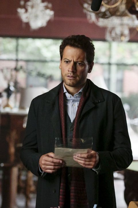 Wie andere Gerichtsmediziner auch hält es Dr. Morgan (Ioan Gruffudd) nicht lange in der Leichenhalle aus. Am liebsten geht er mit Detective Jo Marti... - Bildquelle: Warner Brothers