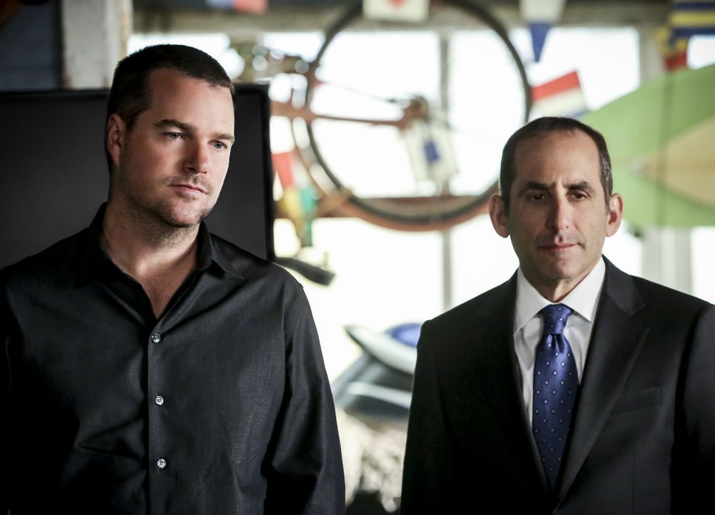 G. Callen (Chris O'Donnell, l.); John Rogers (Peter Jacobson) - Bildquelle: Michael Yarish 2018 CBS Broadcasting, Inc. All Rights Reserved. / Michael Yarish