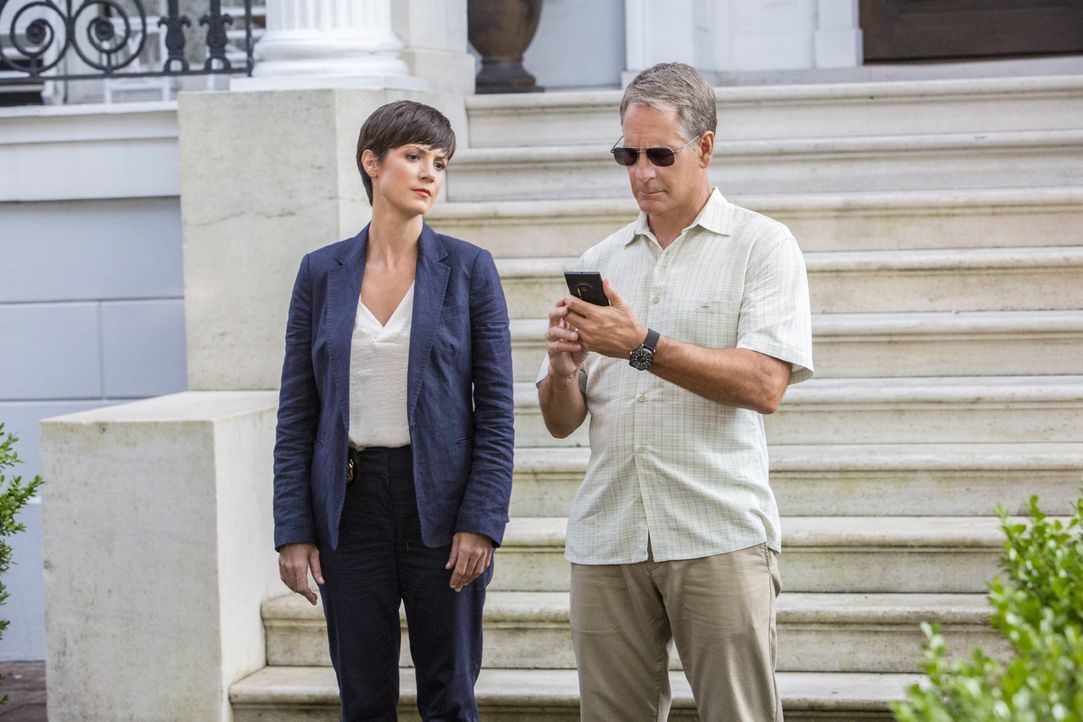 Ein neuer Fall wartet auf Pride (Scott Bakula, r.) und Brody (Zoe McLellan, l.) ... - Bildquelle: 2014 CBS Broadcasting Inc. All Rights Reserved.
