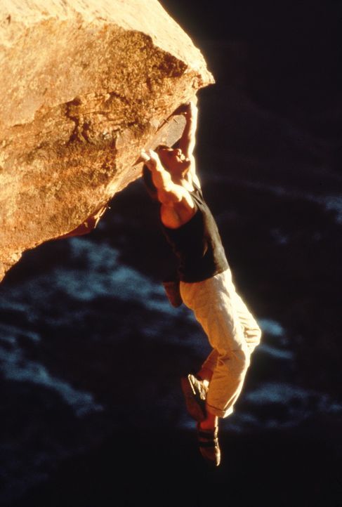 Während des Urlaubs, beim Free Climbing in einer 800 Meter hohen Felswand, erreicht Ethan Hunt (Tom Cruise) die Nachricht, dass ein ehemaliger IMF... - Bildquelle: Paramount Pictures