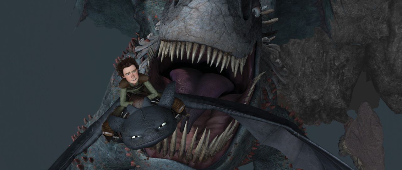 Das wird knapp: Zusammen mit dem Nachtschatten Ohnezahn, versucht der Wikingerjunge Hicks die grausame Bestie aus dem Drachennest zu vernichten. - Bildquelle: 2012 by DreamWorks Animation LLC. All rights reserved.