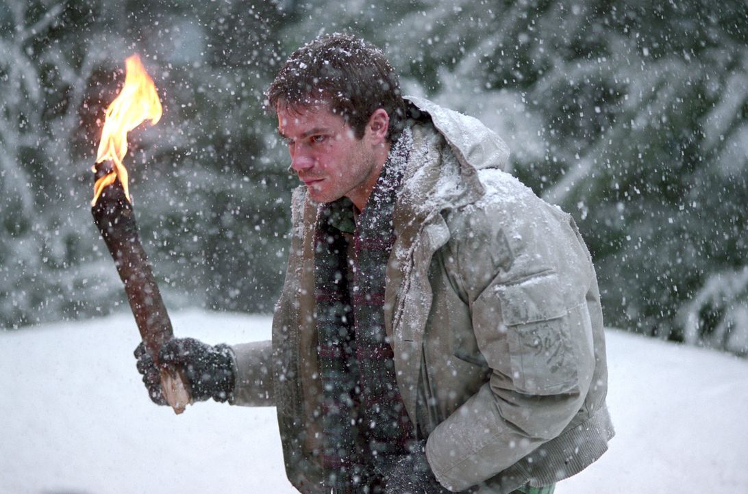 Zuerst müssen sich Pete (Timothy Olyphant) und seine Freunde mit einem verirrten Jäger herumschlagen, und dann bricht auch noch ein schwerer Schne... - Bildquelle: Warner Bros.