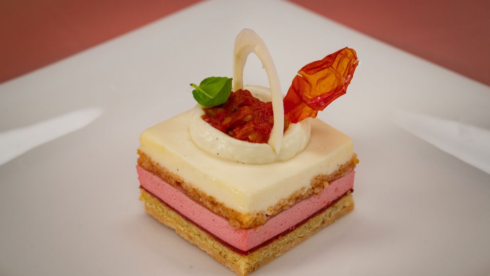 Scharfe Schokobraune Schnitte Für Einen Scharfen, Schwarzen Typ Scharfe Schokobraune Schnitte Für Einen Scharfen, Schwarzen Typ