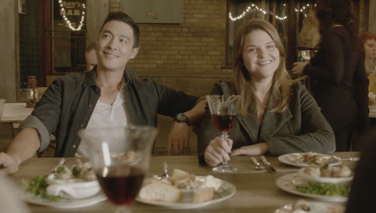 Matt (Daniel Henney, l.), Mae (Annie Funke, r.) und ihre Teamkollegen werden nach Paris geschickt, wo ein Serienmörder dort lebende Amerikanerinnen... - Bildquelle: 2015 CBS Broadcasting, Inc. All Rights Reserved