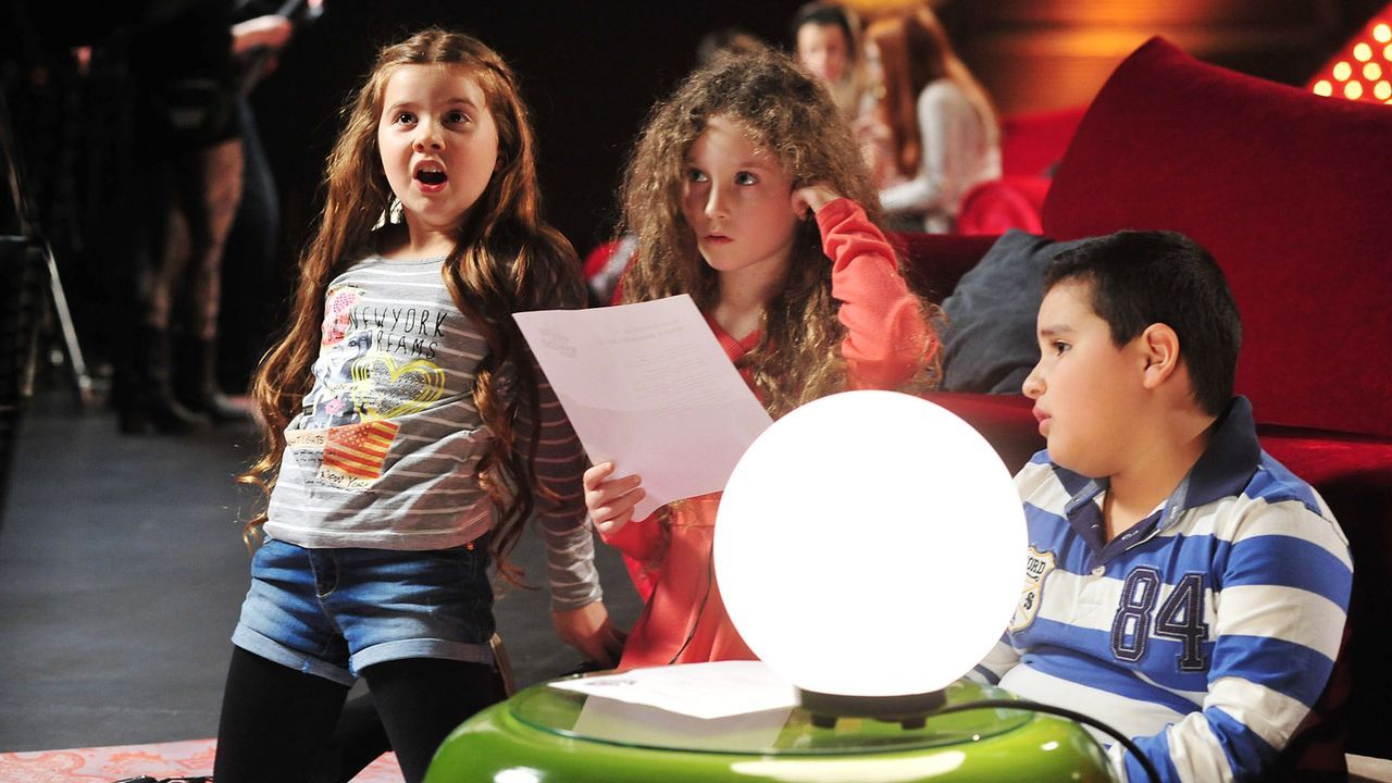 The-Voice-Kids-Stf02-Epi05-Salvatore-Larissa-EmmieLee-15-SAT1-Andre-Kowalski - Bildquelle: SAT.1/Andre Kowalski