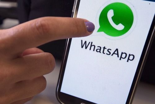 Über eine Milliarde Menschen nutzen monatlich den Messenger Dienst WhatsApp ...