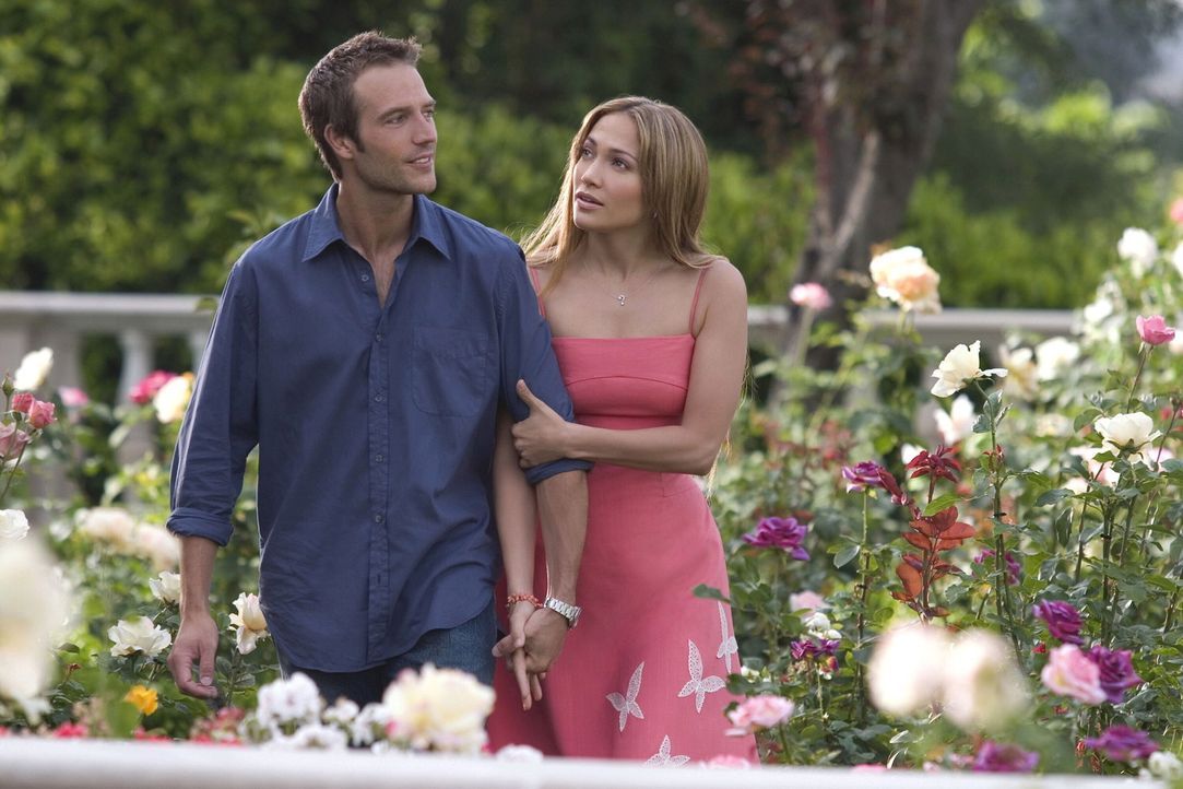 Die Freundschaft mit ihren Nachbarn reicht ihr als Familie - die feste Beziehung zu einem Mann würde Charlie (Jennifer Lopez, r.) nur einengen. Doc... - Bildquelle: Warner Bros. Pictures