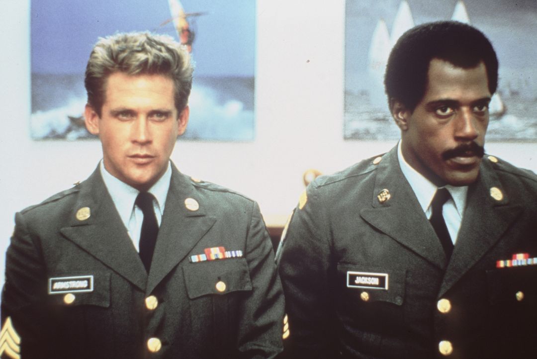 Joe Armstrong (Michael Dudikoff, l.) und sein Kamerad Curtis Jackson (Steve James, r.) werden mit einer tödlichen Mission betraut ... - Bildquelle: Cannon Films