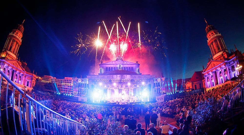 Feuerwerk am Gendarmenmarkt - Bildquelle: DAVIDS