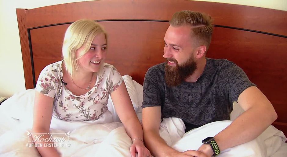 Blick und liebe aaron selina noch den zusammen auf ersten Hochzeit Auf