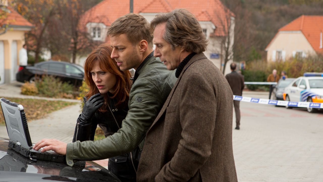 Crossing Lines - Undercover - Sat.1