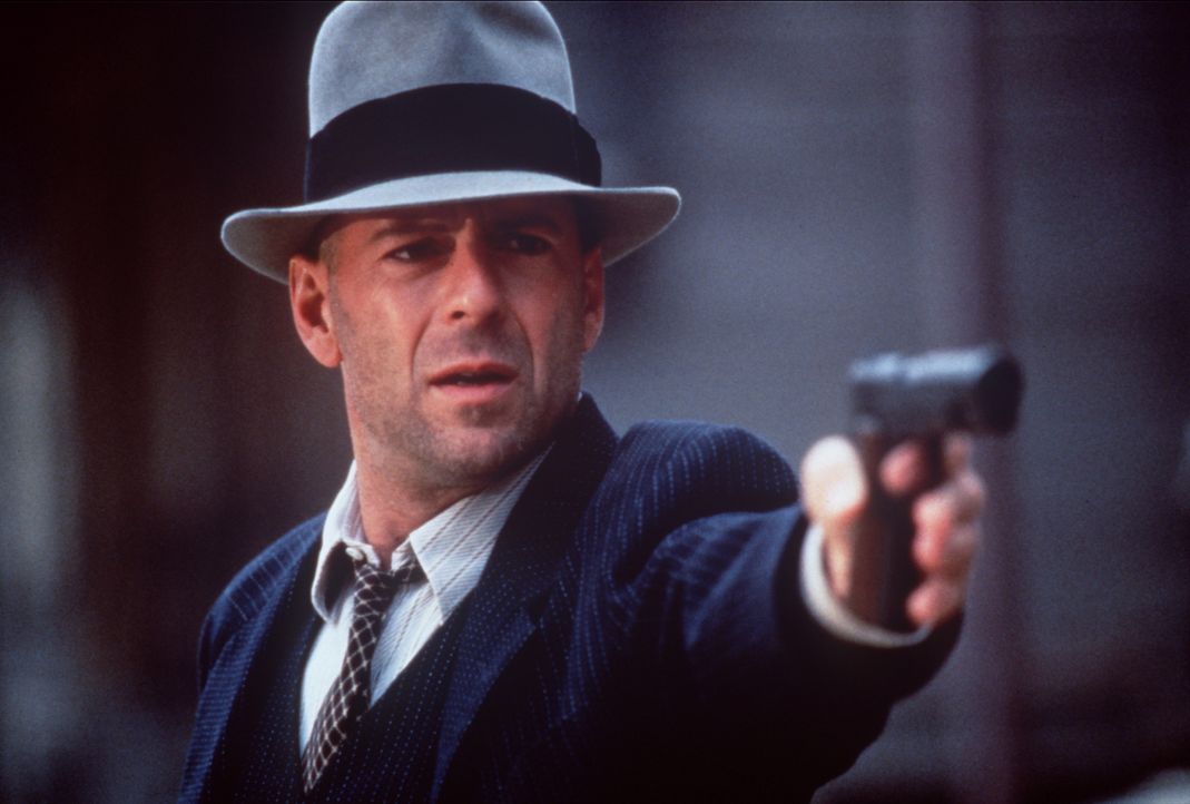 John Smith (Bruce Willis) lässt sich von beiden rivalisierenden Gangsterbanden als Profi-Killer anheuern. Doch zwischen Halsabschneidern und Meuchel... - Bildquelle: New Line Cinema