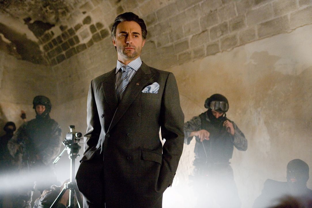 CIA-Agent Ferris kann nur auf einen zurückgreifen: den jordanischen Geheimdienst-Chef Hani (Mark Strong), der ebenfalls eher auf altbewährte Methode... - Bildquelle: Warner Brothers