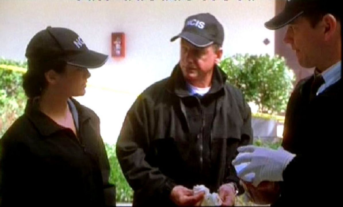 Gibbs und das NCIS-Team nehmen die Spur von Abbys Stalker sofort auf und haben sogar schon einen Verdächtigen: Abbys ehemaligen Liebhaber. v.l.n.r.... - Bildquelle: CBS Television