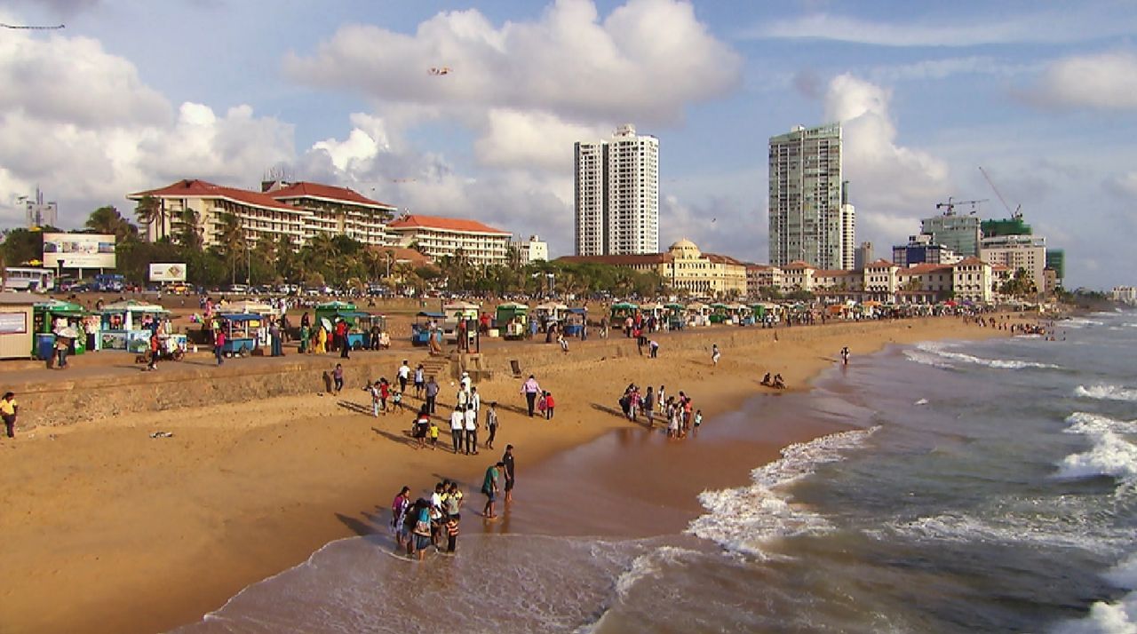 Bitte melde dich Staffel 2 Folge 1 Sri Lanka Strand Hochhaus - Bildquelle: SAT.1