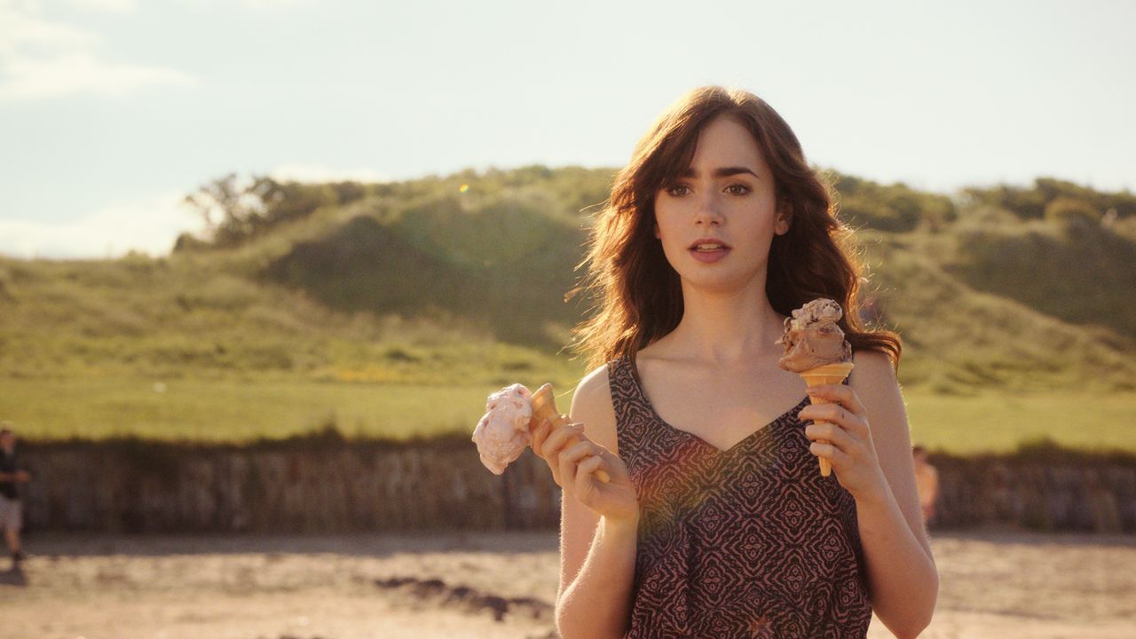 Für Rosie (Lily Collins) kommt es im Leben immer anders als geplant. Erst wird sie ungewollt schwanger, dann verlobt sich ihr bester Freund Alex plö... - Bildquelle: Constantin Film Verleih GmbH