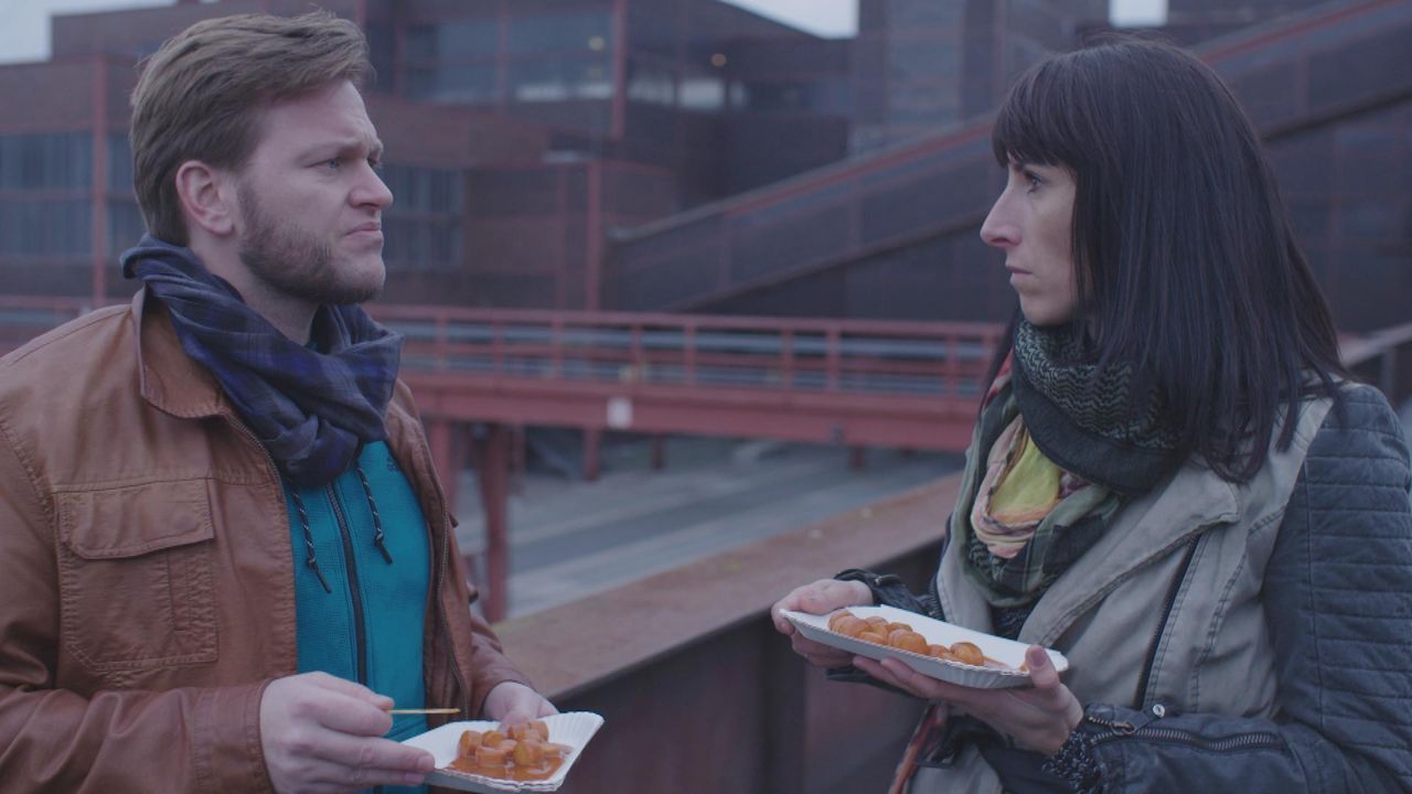 Die Kommissare Stefanie Budde und Andreas Meltzer ermittlen in Essen - Bildquelle: SAT.1