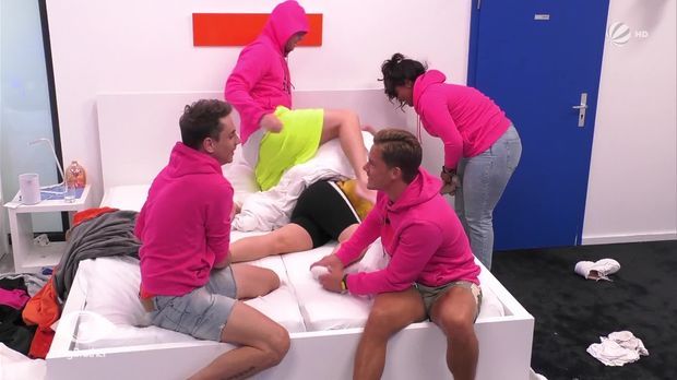 Big Brother - Big Brother - Folge 83: Balgerei Im Bett - Das Gerangel Um Gina