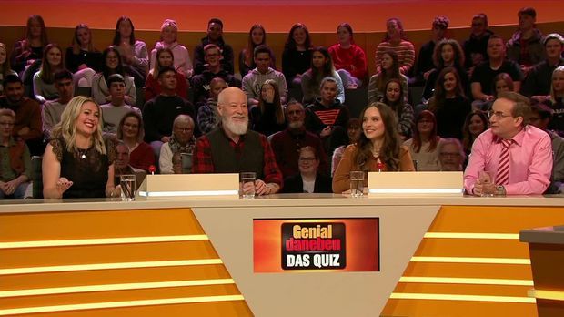 Genial Daneben - Das Quiz - Genial Daneben - Das Quiz - Mina, Bill & Ein Festgeklebter Stuhl Für Die Kandidaten