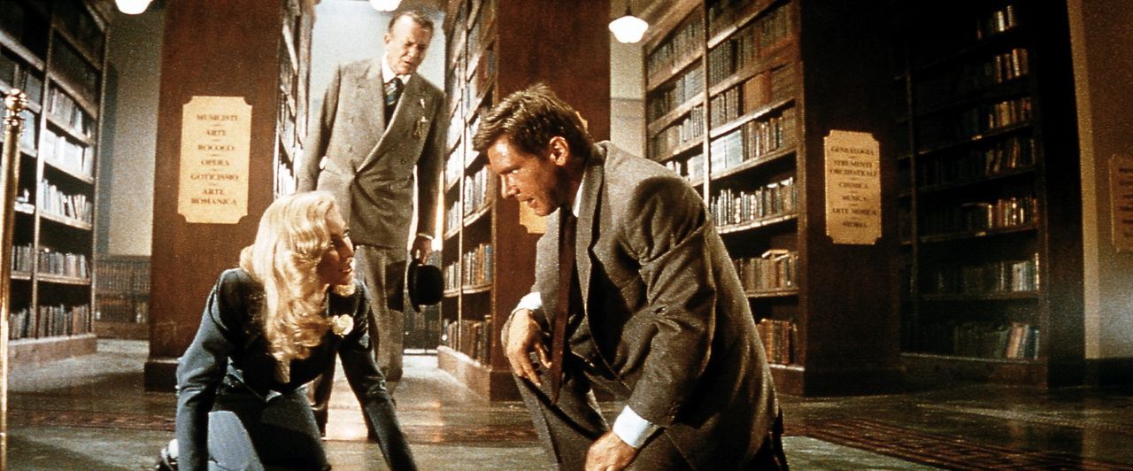 In der Bibliothek in Venedig, einer alten Kirche, wurde Indys Vater zum letzten Mal gesehen, bevor er verschwand und nur einen Zettel mit römischen... - Bildquelle: Paramount Pictures