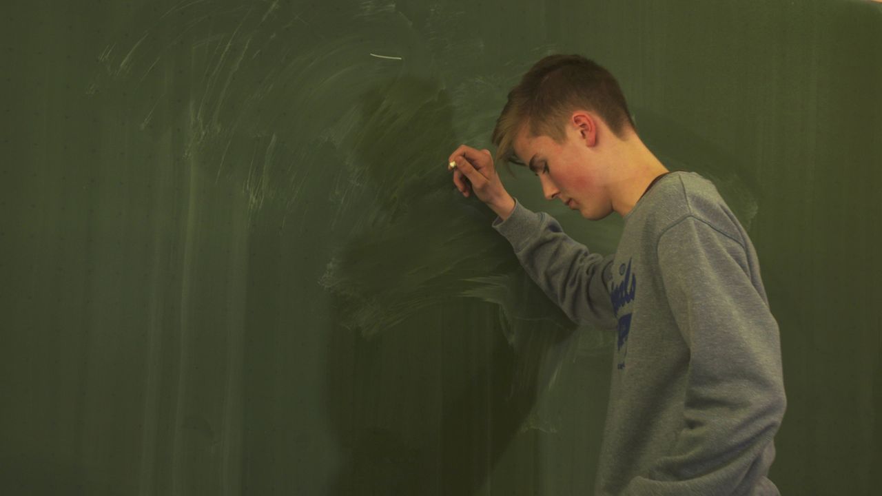 Die Schulexperten schaffen es, das Vertrauen der Jugendlichen zu gewinnen und Lösungen für Situationen anzubieten, die zunächst ausweglos scheinen. - Bildquelle: SAT.1