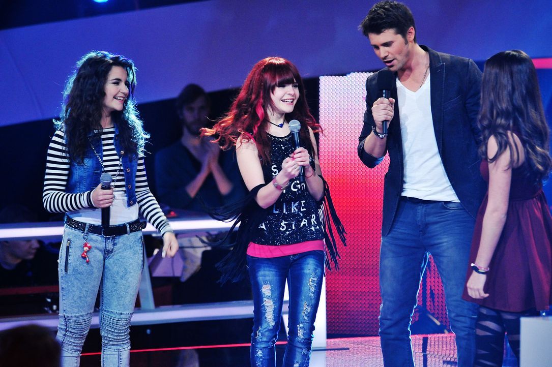 The-Voice-Kids-Stf02-Epi07-Carlotta-Vanessa-Tamara-9-SAT1-Andre-Kowalski - Bildquelle: SAT.1/Andre Kowalski