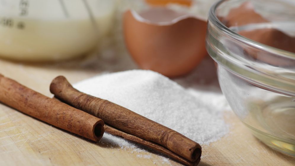 Ölteig-Kuchen mit Nuss-Sahne-Creme und Apfelnote