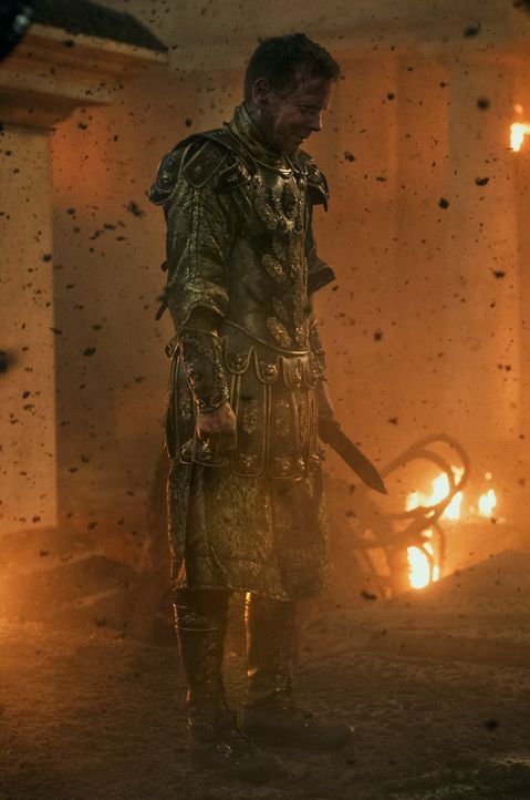 Während Pompeij von den Eruptionen des wütenden Vesuv erschüttert wird, will Senator Corvus (Kiefer Sutherland) noch immer nur eines: die aufmüpfige... - Bildquelle: Caitlin Cronenberg © 2014 Constantin Film Verleih GmbH / Caitlin Cronenberg
