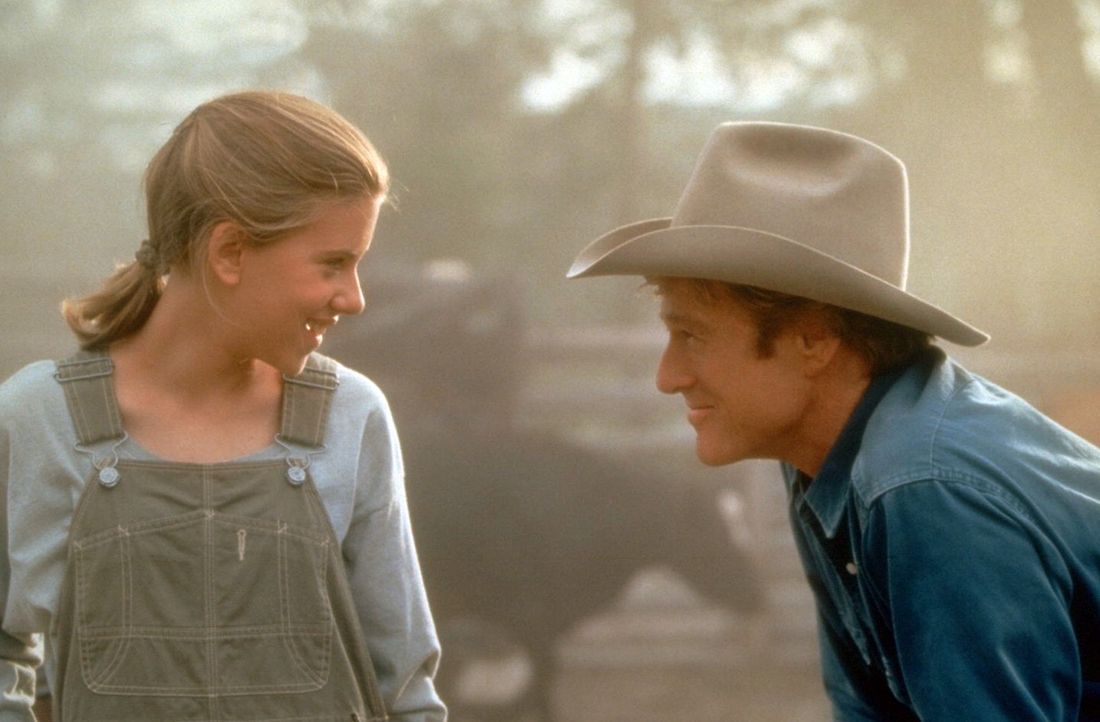 Schnell freundet sich Grace MacLean (Scarlett Johansson, l.) mit dem Pferdeflüsterer Tom Booker (Robert Redford, r.) an ? - Bildquelle: Touchstone Pictures